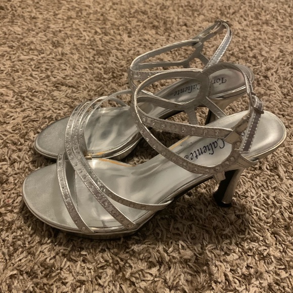 Silver heels with studded straps - Picture 2 of 4